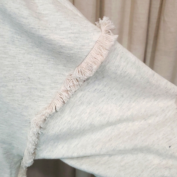 NWT Size 1X Umgee Heathered Ivory Fringe Top - Picture 5 of 7